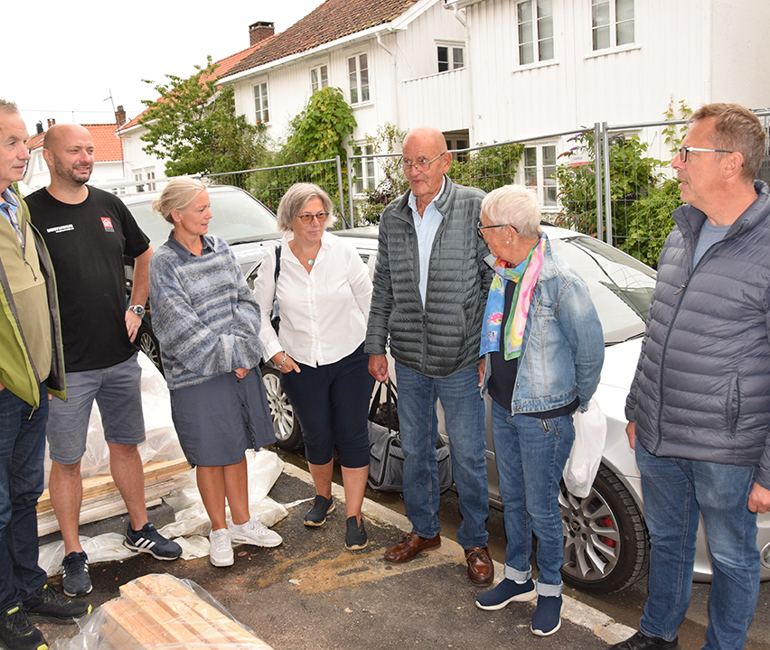 Gleder seg til å komme i hus